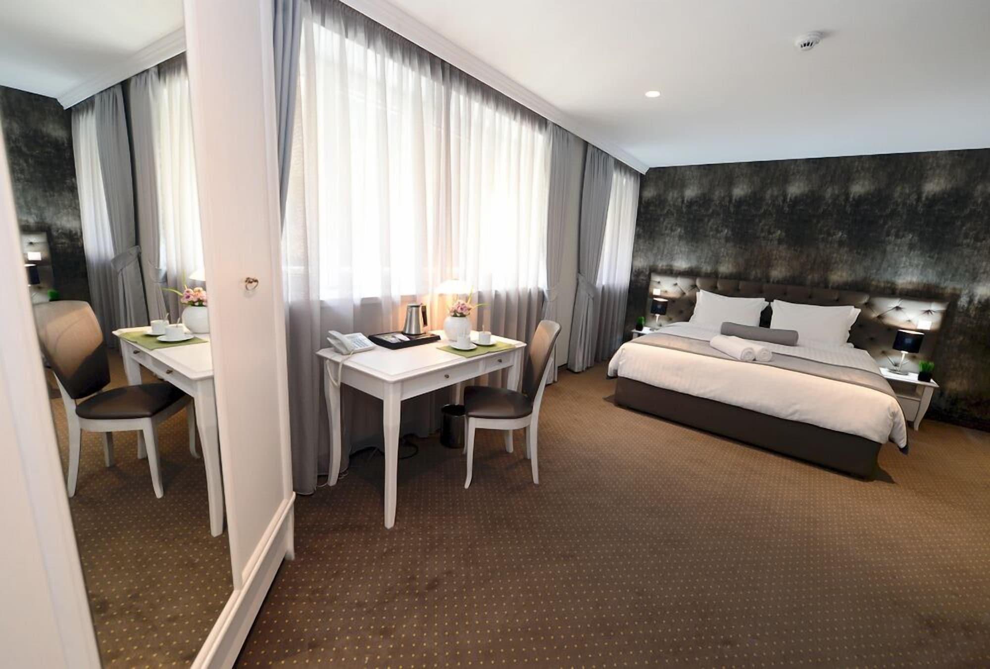 Alexandar Square Boutique Hotel Скопие Екстериор снимка