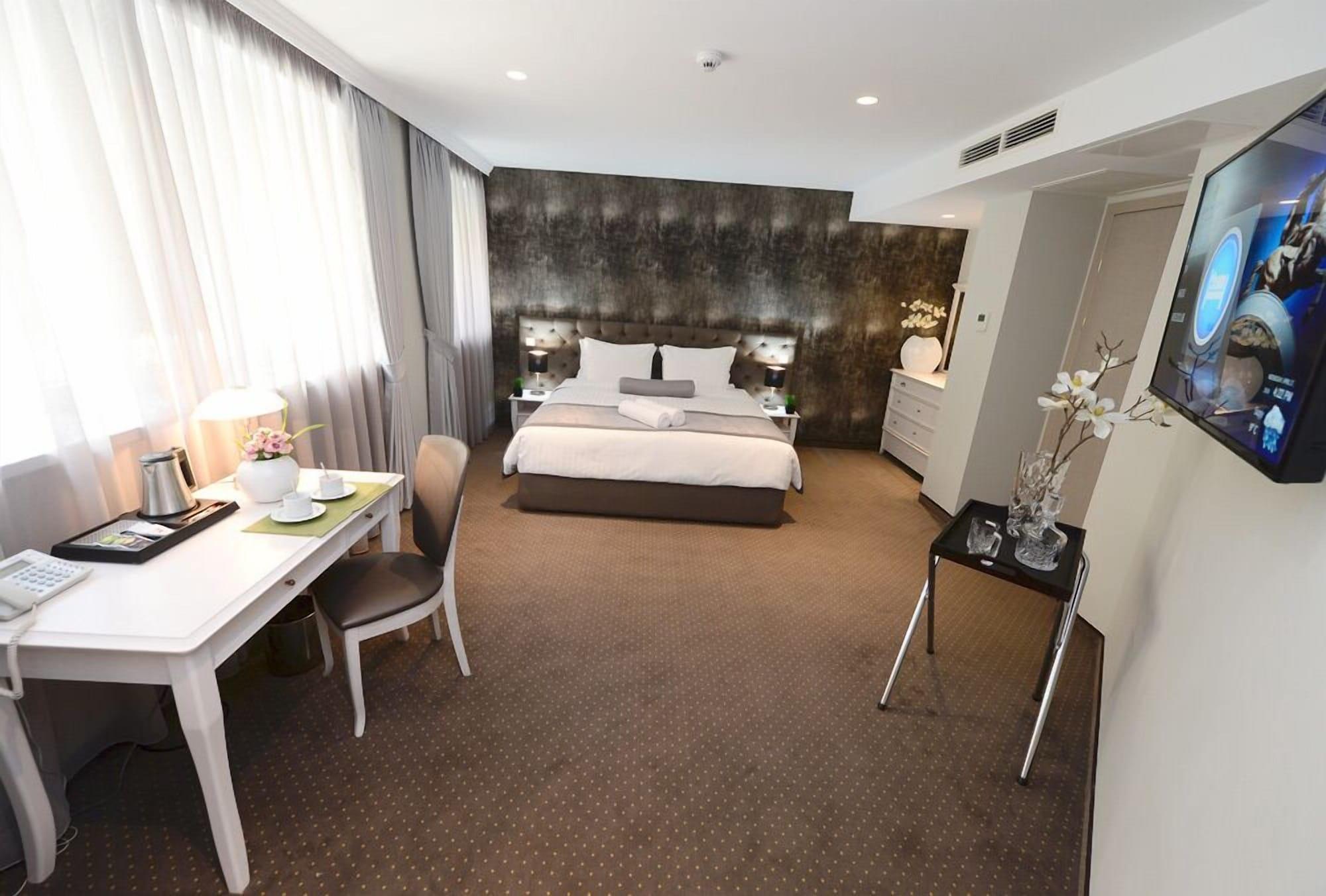 Alexandar Square Boutique Hotel Скопие Екстериор снимка