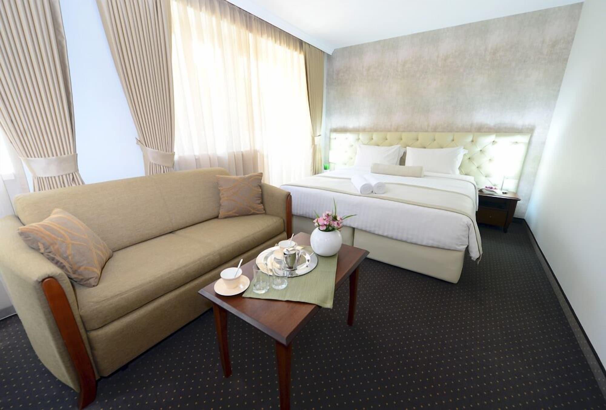 Alexandar Square Boutique Hotel Скопие Екстериор снимка