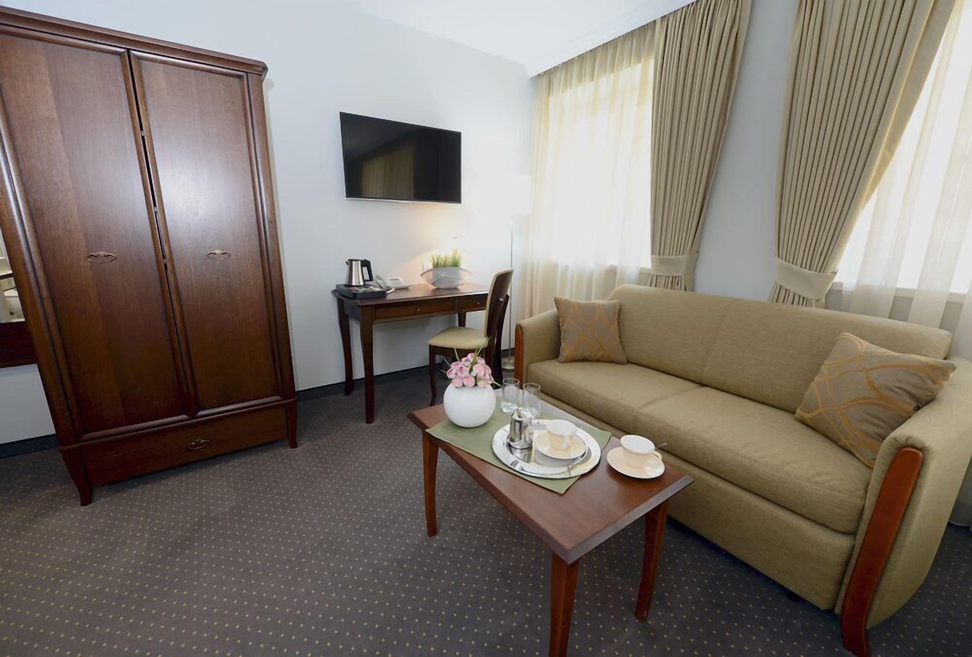 Alexandar Square Boutique Hotel Скопие Екстериор снимка
