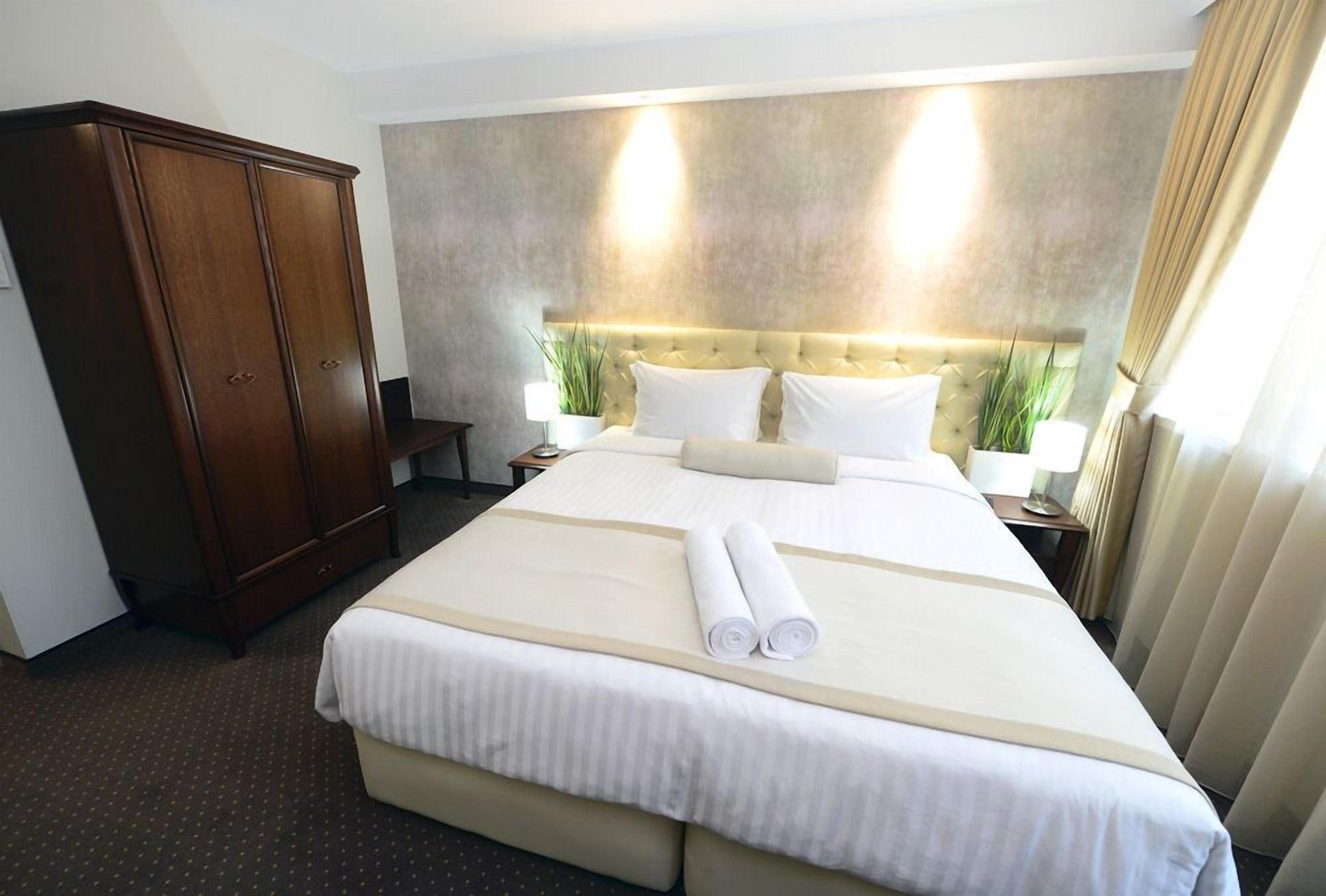 Alexandar Square Boutique Hotel Скопие Екстериор снимка