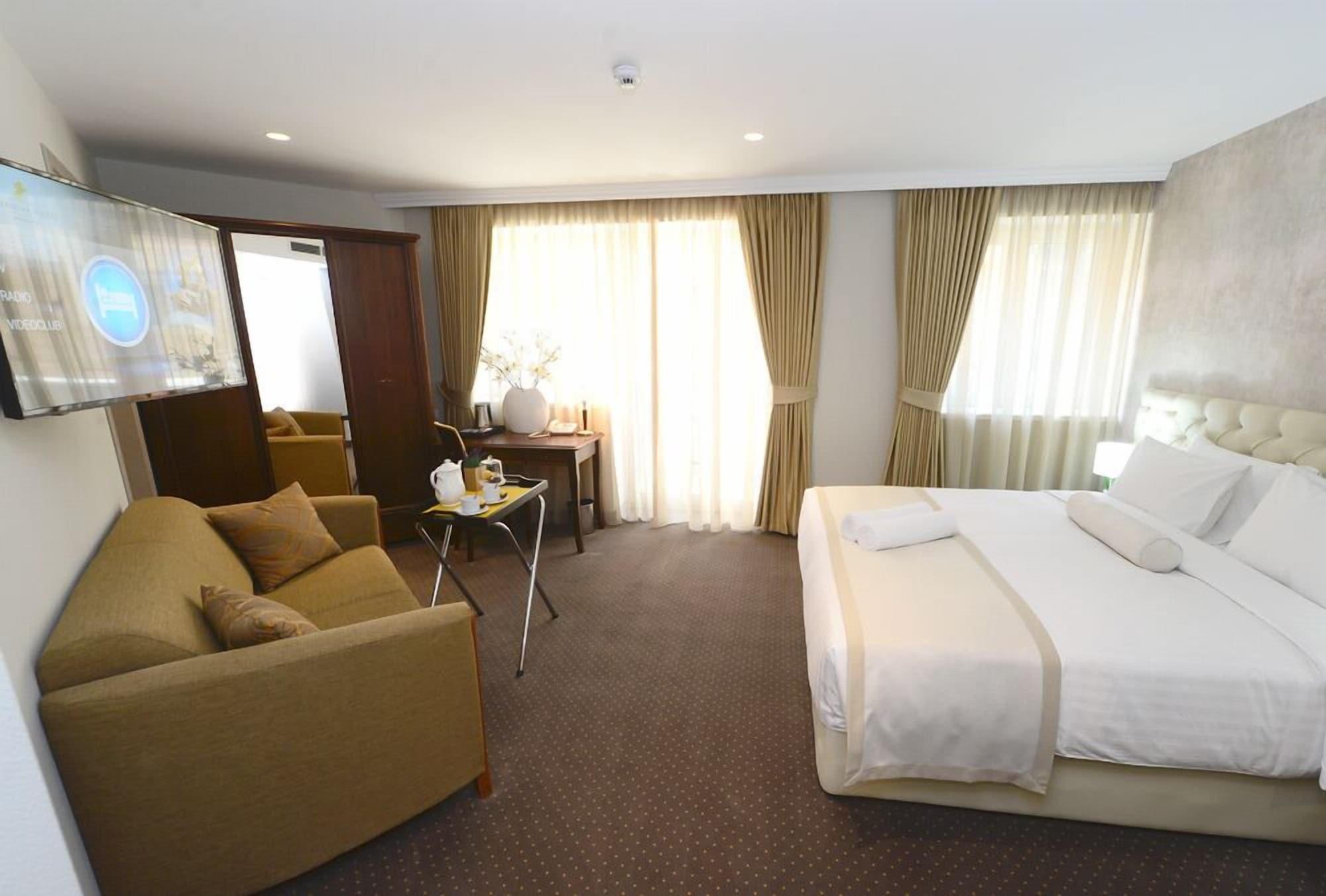 Alexandar Square Boutique Hotel Скопие Екстериор снимка