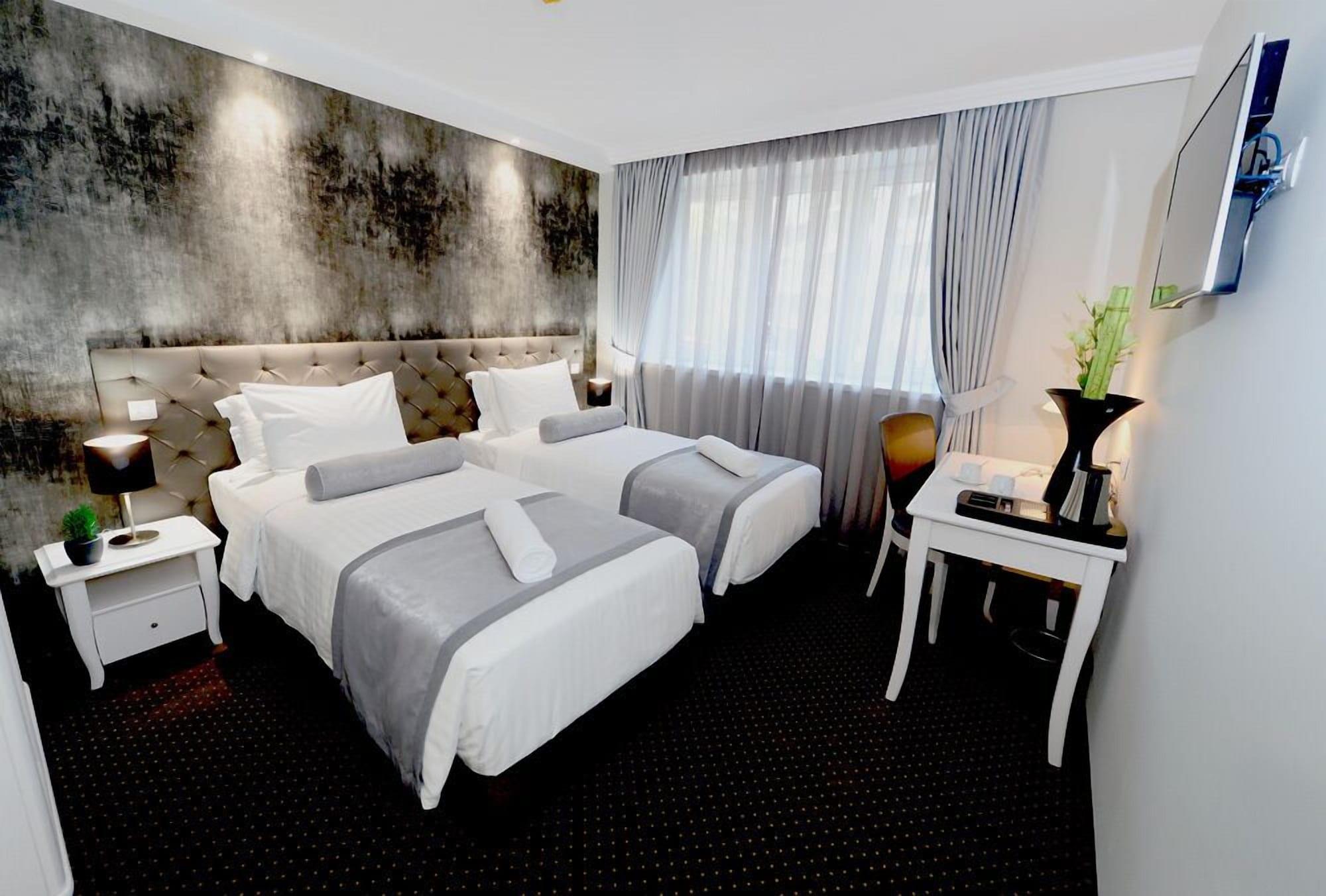 Alexandar Square Boutique Hotel Скопие Екстериор снимка