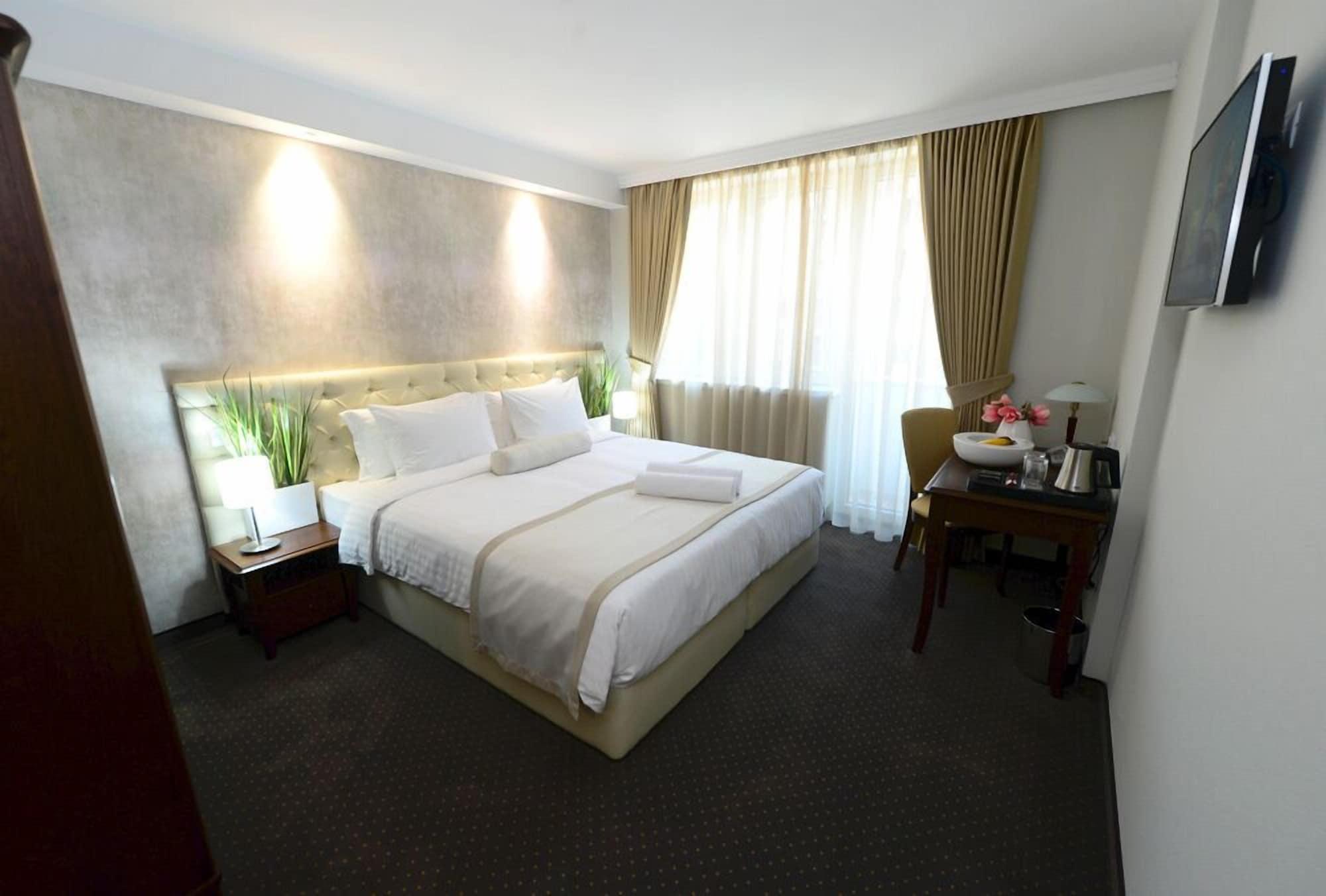 Alexandar Square Boutique Hotel Скопие Екстериор снимка