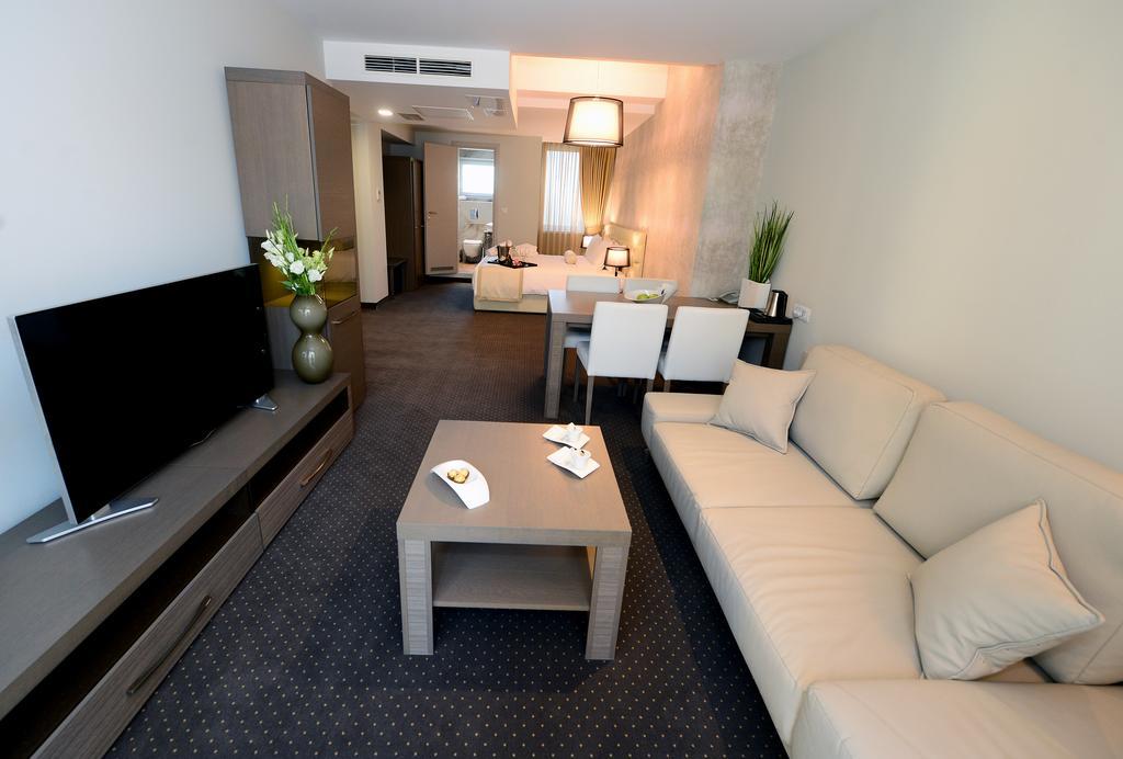 Alexandar Square Boutique Hotel Скопие Екстериор снимка