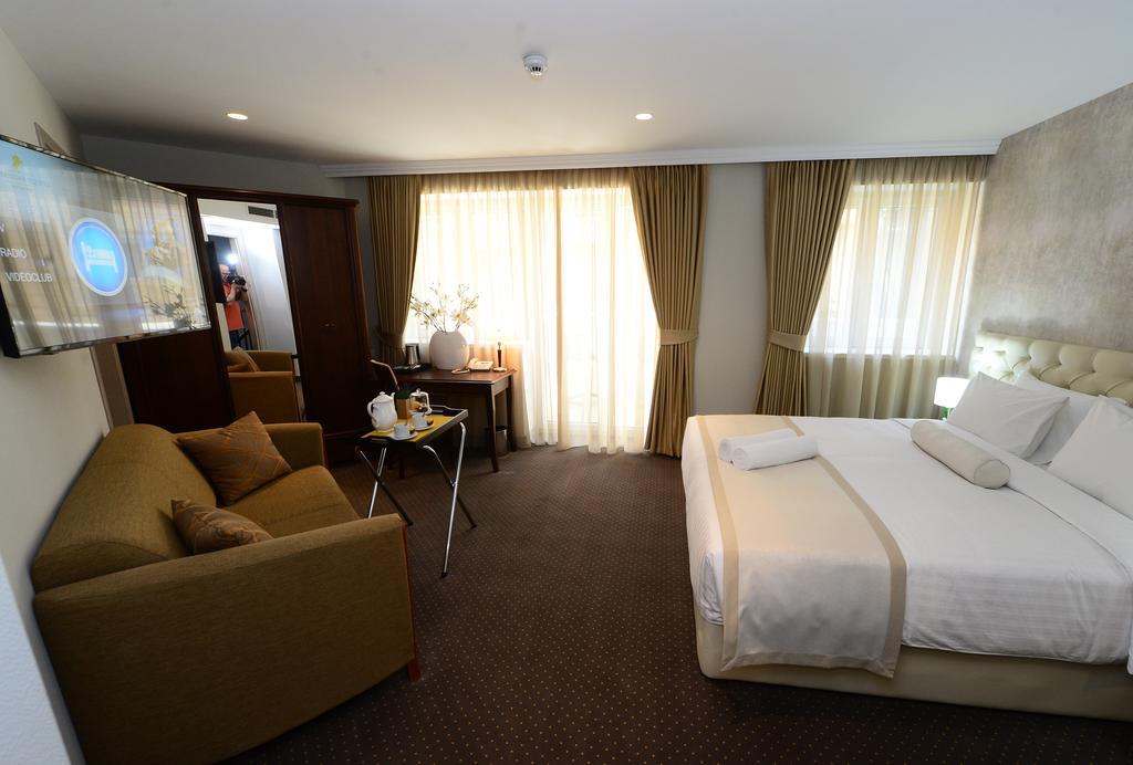 Alexandar Square Boutique Hotel Скопие Екстериор снимка