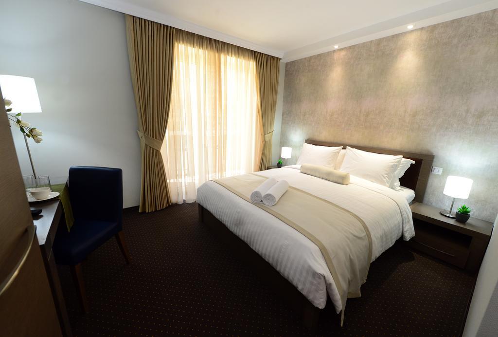 Alexandar Square Boutique Hotel Скопие Екстериор снимка
