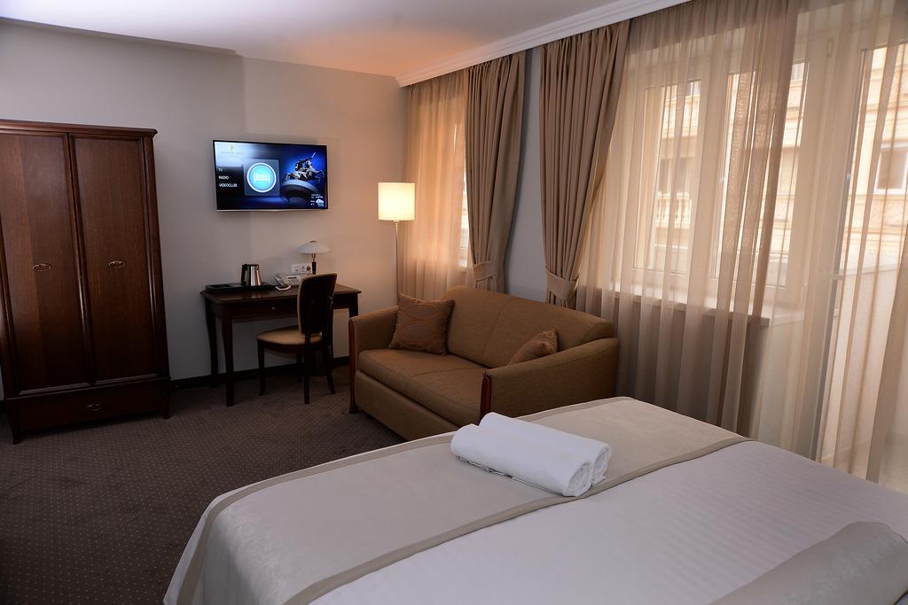 Alexandar Square Boutique Hotel Скопие Екстериор снимка