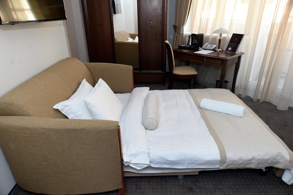 Alexandar Square Boutique Hotel Скопие Екстериор снимка
