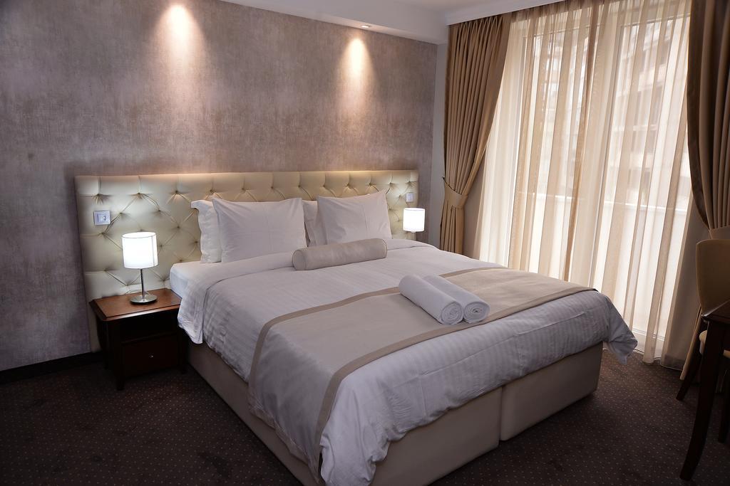 Alexandar Square Boutique Hotel Скопие Екстериор снимка
