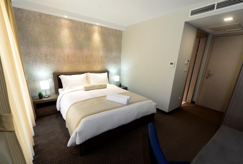 Alexandar Square Boutique Hotel Скопие Екстериор снимка