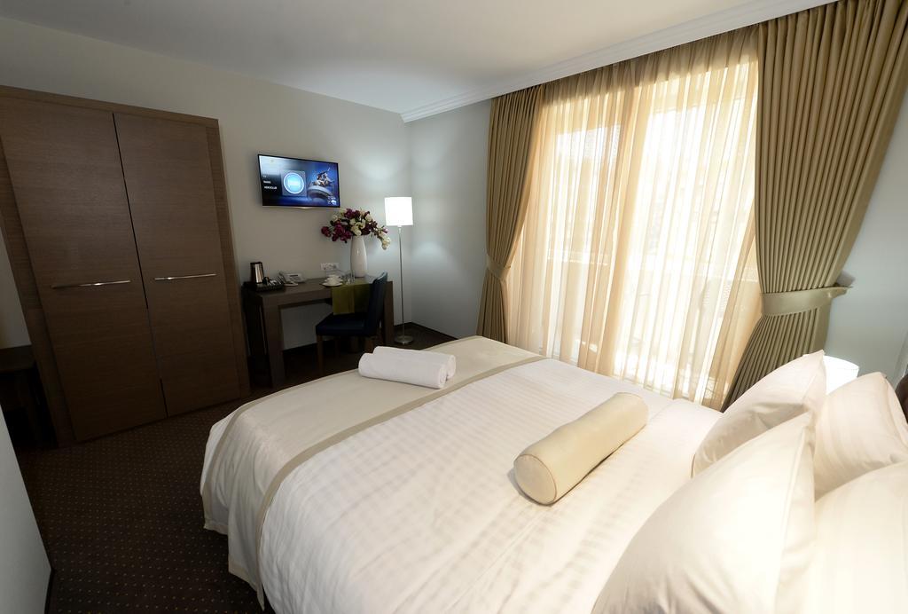 Alexandar Square Boutique Hotel Скопие Екстериор снимка
